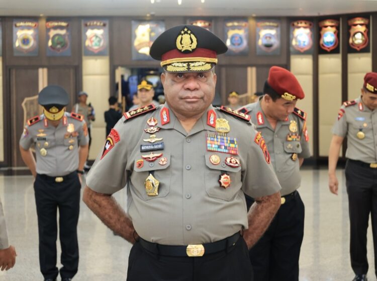 Komjen Pol Mathius D. Fakhiri, Jabatan Kapolda Papua