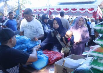 Gerakan Pangan Murah (GPM) tersebut disenggarakan oleh Dinas Pangan Aceh bekerjasama dengan Perum Bulog serta Dinas Pertanian dan Pangan Kota Sabang