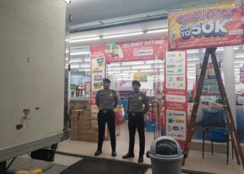 Polres Samosir terus memperkuat keamanan di wilayah hukumnya dengan melakukan patroli malam yang melibatkan personel Sat Lantas dan Sat Samapta. Patroli ini dilakukan pada Minggu malam (01/09/2024) hingga dini hari Senin (02/09/2024), dimulai pukul 22.30 WIB dan berakhir pada pukul 00.30 WIB.