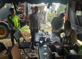 Sidokkes Polres Ogan Ilir menggelar kegiatan pemeriksaan kesehatan bagi personil yang terlibat dalam Operasi Mitigasi Karhutla 2024 di Posko Indralaya dan Pemulutan. Kegiatan ini dimulai pada pukul 08.00 WIB dan berlangsung hingga selesai, dengan tujuan memastikan kesehatan optimal para personil yang bertugas di lapangan, Senin (02/09/2024).