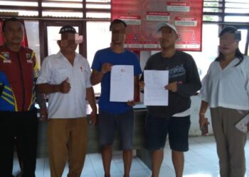 Polsek Tuminting menunjukkan kepedulian dan inovasi dengan melaksanakan program problem solving untuk mengatasi kesalahpahaman yang sering terjadi di kalangan warga. Dalam upaya untuk menjaga keharmonisan dan ketertiban, pihak kepolisian lokal ini mengadakan pertemuan terbuka dengan masyarakat, yang melibatkan dialog dan mediasi untuk menyelesaikan konflik secara damai, Selasa (3/9/2024).