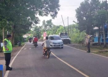 Personel Polsek Wori melaksanakan patroli dan giat Strong Point di depan SMAN 1 Wori pada pagi hari ini. Kegiatan yang dimulai pukul 06.30 WITA ini dipimpin langsung oleh Kanit Reskrim Polsek Wori, Aiptu R. Erlangga, Selasa (3/9/2024).