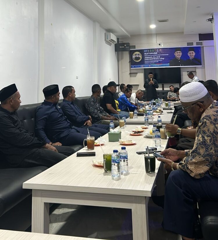 Bakal Calon Bupati dan Wakil Bupati Nagan Raya Jonniadi, SE, M.Si -Zaini Mantri Doi, S.Kep menggelar Silahturahmi dan Konsolidasi bersama Para Pimpinan Partai Politik Pengusung guna untuk menyusun langkah Pemenangan menuju pilkada Nagan Raya tahun 2024. Kegiatan ini berlangsung di coffe Jeep Kupi 2 Gampong Lung Baro Kecamatan Suka Makmue Nagan Raya Rabu 04 September 2024.