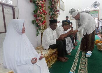 PT Bara Energi Lestari Site Nagan Raya Aceh, memberatkan 6 orang Keuchik dari Gampong sekitar tambang dan menjelang pemberangkatan jamaah umrah dilakukan Peusijuk sebagai adat Aceh untuk mendoakan keberangkatan para jamaah. Prosesi Peusijuk dilaksanakan Jum'at (06/09/24) di mesjid Nurul Huda Gampong Krueng Ceuko, Zeunagan Nagan Raya.