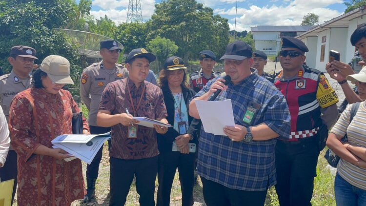Polres Samosir melaksanakan pengamanan kegiatan Constatering (pencocokan) objek perkara eksekusi di Huta Saitnihuta, Desa Saitnihuta, Kecamatan Pangururan, Kabupaten Samosir.Jumat (06/09/2024).