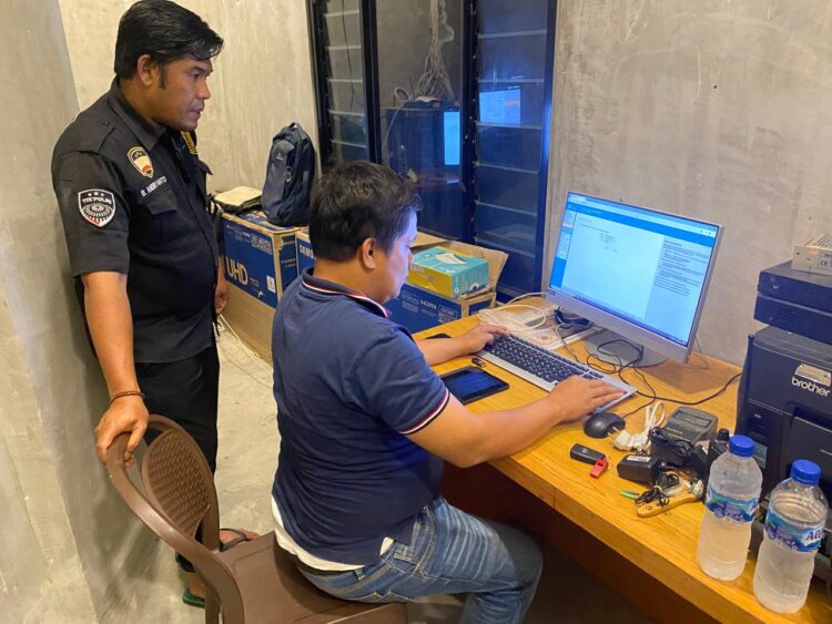Pada Jumat malam, 6 September 2024, Pejabat Sementara Kasi TIK Polres Samosir Brigpol Buyung Adrianto, bersama tim melaksanakan pemasangan perangkat CCTV dan jaringan internet di venue pertandingan voli pantai PON XXI Aceh-Sumut 2024, yang berlokasi di Creative Hub Samosir Pantai Indah Situngkir Kecamatan Pangururan Kabupaten Samosir.