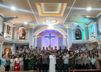 Polresta Manado melaksanakan kegiatan misa gabungan yang diadakan di Gereja St. Yosep. Kegiatan ini dihadiri langsung oleh PLH Kapolresta Manado, Kombes Pol FX Winardi, yang memberikan dukungan penuh terhadap acara tersebut, Jumat (6/9/2024).