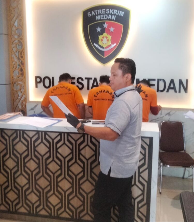 NB: Septian Hari Bustam/Rio Rizki Ando/M Faisal Tumanggor - SPESIALIS CURANMOR: Ketigas pelaku spesialis curanmor masing-masing berinisial SHB, RRA dan MFT alias Manggor yang ditembak polisi diamankan di Mako Sat Reskrim Polrestabes Medan, Sabtu (7/9/2024).(Foto Dok/Polrestabes)