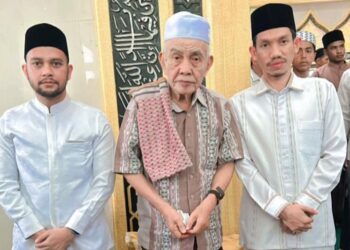 Ulama Aceh Abuya Syekh Haji Amran Waly al-Khalidy pendiri dan pengasuh Majelis Pengkajian Tauhid-Tasawuf Indonesia (MPTT-I) penggagas rateb seribee, memberi restu untuk pasangan calon Tarmizi – Said Fadheil pada Pilkada Aceh Barat tahun 2024.