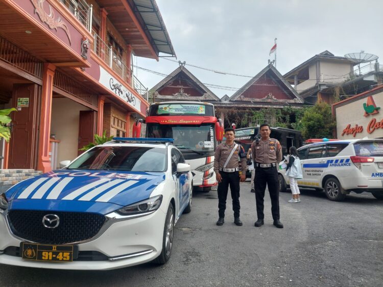 Personil Polsek Simanindo yang tergabung dalam Operasi Hatra Toba 2024 melaksanakan pengamanan selama 24 jam di Hotel Samosir Cottage, lokasi tempat istirahat para Kontingen PON XXI Aceh-Sumut 2024. Kegiatan pengamanan ini dimulai pada tanggal 7 September 2024 dan akan berlangsung hingga 21 September 2024.