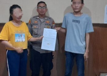 Personel Polsek Wenang telah berhasil menyelesaikan sebuah masalah yang melibatkan adu mulut antara dua warga di wilayah hukum mereka. Kejadian ini berlangsung pada Senin pagi, ketika laporan masuk mengenai pertikaian yang menciptakan keributan di lingkungan setempat, Senin (9/9/2024).