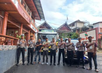 Polres Samosir menerapkan pengamanan ketat dalam rangka Grand Opening Ceremony PON XXI Aceh-Sumut 2024 untuk cabang olahraga Voli Pantai yang berlangsung di Pantai Indah Situngkir Desa Situngkir Kecamatan Pangururan. Kegiatan Pengamanan ini diawasi langsung oleh Wakapolres Samosir Kompol ST Panggabean, S.H.