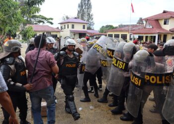Polres Dairi gelar simulasi Pengamanan Pemilihan Bupati dan Wakil Bupati Tahun 2024 di Halaman Apel Polres Dairi Jalan SM. Raja Kecamatan Sidikalang Kabupaten Dairi. Selasa (10/9/2024).