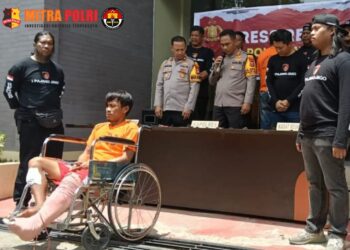 Polisi mengungkap sindikat pencurian kendaraan bermotor (curanmor) di Kabupaten Wajo, Sulsel. Seorang pelaku ditembak karena berusaha kabur saat digerebek.