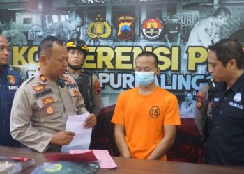 Polsek Kemangkon berhasil mengungkap kasus pencurian yang terjadi di Kantor Balai Desa Senon, Kecamatan Kemangkon Kabupaten Purbalingga. Tersangka diringkus tim gabungan Unit Reskrim Polsek Kemangkon dan Resmob Satreskrim Polres Purbalingga.