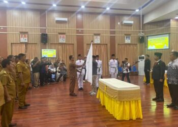 Ketua DPD AKSI Provinsi Sumatera Utara, Wahid Iskandar Barus melantik Pengurus DPC AKSI (Asosiasi Kepala Desa Seluruh Indonesia) Kabupaten Simalungun masa bakti 2024-2029, di Balei Harungguan Djabanten Damanik, Pamatangraya. Kamis (12/9/2024).