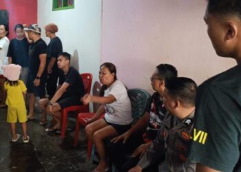 Sebuah peristiwa tragis terjadi di Kelurahan Dendengan Dalam Lingkungan 1, Kecamatan Paal Dua, Kota Manado. Seorang pria bernama Zacharias Anthony Vecky Koroh, 60 tahun, seorang Pegawai Negeri Sipil (PNS), ditemukan tergantung di dapur rumahnya, Pada hari Rabu, 11 September 2024 pukul 11.30 WITA.