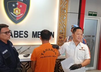 PELAKU TPPO: Kasat Reskrim Polrestabes Medan Kompol Jama Kita Purba memberikan keterangan terkait penangkapan seorang pelaku TPPO berinisial LM di Mapolrestabes Jumat (13/09/2024).(Foto Dok/Polrestabes)