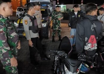 Polresta Manado bersinergi dengan TNI dan Pemerintah Kota (Pemkot) Manado menggelar kegiatan Kepolisian Reaktif Yustisi dan Deteksi (KRYD) pada hari Sabtu, 14 September 2024.