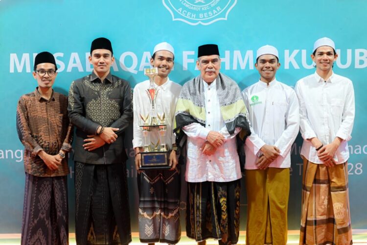 Perwakilan Ponpes Darul Munawwarah Kuta Krueng Pidie Jaya Tampil Sebagai Juaara I pada ajang Musabaqah Fahmil Kutub (MFK) ke II se-Aceh. yang di selenggarakan di Ulee Titi Aceh Besar. (17/09/2024).
