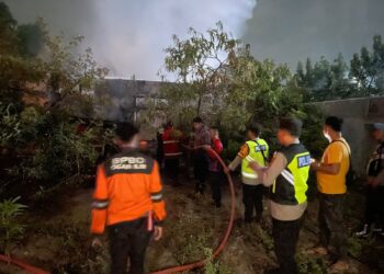 Sekira pukul 23.20 WIB, telah terjadi kebakaran yang melanda satu unit rumah permanen di Rt. 1 Dsn. I Ds. Belanti, Kecamatan Tanjung Raja, Kabupaten Ogan Ilir. Kebakaran ini segera diketahui oleh warga sekitar yang melihat nyala api membesar dari atap dapur rumah milik Tarmizi alias Anang (51 tahun), seorang buruh, Selasa (17/09/2024) malam