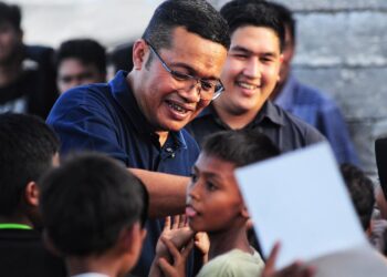 Calon Walikota Lhokseumawe dan Wakil walikota H. Fathani & Zarkasyi mengadakan kunjungan ke pemukiman warga mendengar langsung keluhan serta menyerap aspirasi warga pesisir Pusong mendengar langsung curhatan warga.
