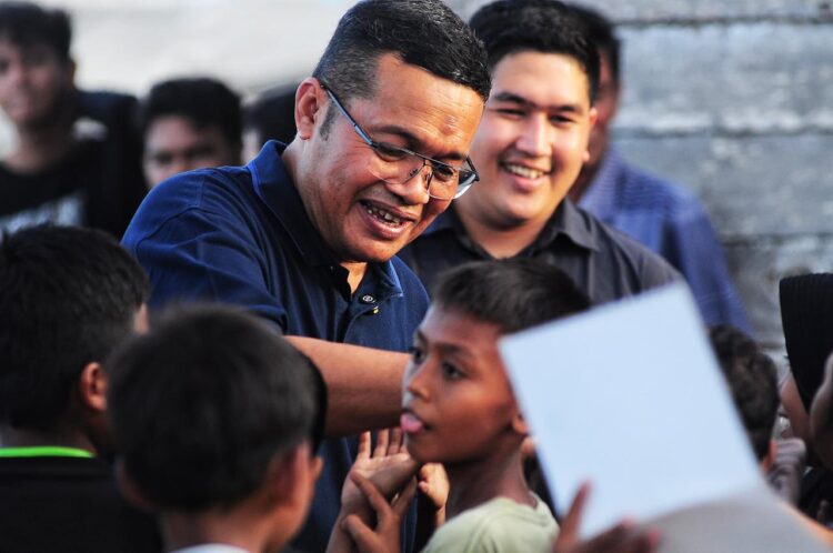 Calon Walikota Lhokseumawe dan Wakil walikota H. Fathani & Zarkasyi mengadakan kunjungan ke pemukiman warga mendengar langsung keluhan serta menyerap aspirasi warga pesisir Pusong mendengar langsung curhatan warga.