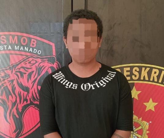 Tim ALPHA Resmob Polresta Manado berhasil mengamankan seorang terduga pelaku persetubuhan terhadap anak di Kelurahan Buha, Kecamatan Mapanget, Kota Manado. Pelaku yang berinisial RTL, seorang pria berusia 21 tahun, diduga telah melakukan tindak pidana tersebut terhadap korban berinisial ACP, seorang pelajar berusia 13 tahun, Senin (18/09/2024) sekitar pukul 15.45 WITA.