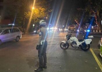 Satuan Lalu Lintas (Sat Lantas) Polresta Manado meluncurkan program inovatif bertajuk “Silau Mata” (Siaga Lampu Biru di Keramaian Kota). Program ini diharapkan dapat memberikan rasa aman kepada masyarakat melalui kehadiran personel Sat Lantas yang siaga dengan lampu biru menyala di area-area ramai, Senin (18/9/2024) malam.