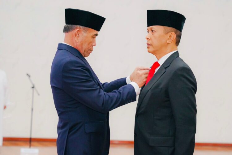 Bertempat dikantor BSSN RI Sawangan Depok Jawa Barat, pada Juma’at pagi (20/9/2024) Kepala BSSN RI Hinsa Siburian melantik dan mengambil sumpah/janji Irjen Pol A Rachmad Wibowo SIK sebagai Wakil Kepala BSSN RI menggantikan Komjen Pol Drs Putu Jayan Danu Putra Msi.