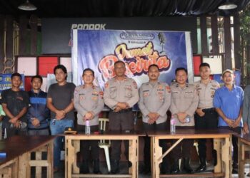 Polresta Manado menggelar kegiatan Jumat Bacirita yang menggugah semangat kebersamaan antara aparat kepolisian dan warga masyarakat setempat. Acara yang berlangsung pada Jumat, 20 September 2024, ini bertujuan untuk membahas situasi keamanan dan ketertiban masyarakat (kamtibmas) di wilayah hukum Polresta Manado.
