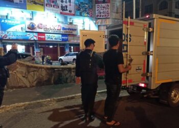 Polresta Manado kembali menunjukkan komitmennya dalam menjaga keamanan dan ketertiban masyarakat melalui kegiatan Cipta Kondisi, yang juga dikenal sebagai Kegiatan Rutin Yang Ditingkatkan (KRYD). Kegiatan ini berlangsung di Jl. Piere Tendean, tepat di depan Mako Polresta Manado, Kamis (19/9/2024).
