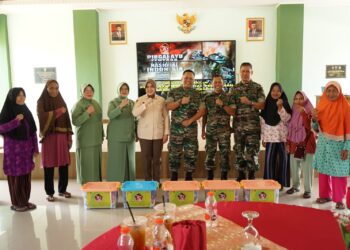 kegiatan bakti kesehatan, Pelayanan berobat gratis, Pelayanan KB Kesehatan, Stand UMKM Makanan Gratis serta Pemberian Sembako, yang bertempat di aula Mardawangsa Makodim 0402/OKI, Minggu (22/09/2024).