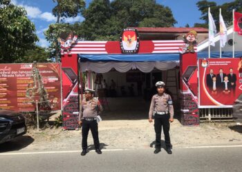 Polres Samosir melaksanakan serangkaian kegiatan cipta kondisi dan pengamanan. Kegiatan ini berlangsung mulai dari tahap persiapan hingga saat penetapan di Kantor KPU Kabupaten Samosir pada Minggu, 22 September 2024.