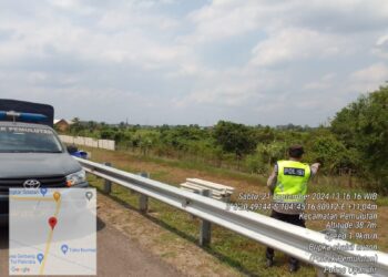Personil Polsek Pemulutan gencar melakukan patroli untuk mencegah kebakaran hutan dan lahan (karhutla) di wilayah Kabupaten Ogan Ilir, khususnya di Kecamatan Pemulutan, Minggu (21/09/2024).