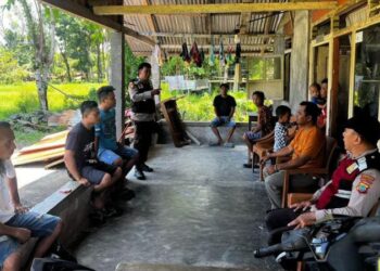 Polsek Wori melaksanakan kegiatan “Minggu Kasih” pada hari Minggu, pukul 10.00 – 11.00 WITA. Kegiatan ini diwakili oleh Kanit Samapta, Aiptu Junaidy Bakary, dan dihadiri oleh tokoh masyarakat serta warga setempat, Minggu (22/9/2024).