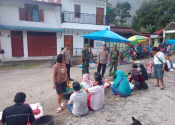 Polsek Harian bersama Koramil 04 HB menggelar Patroli Cipta Kondisi di wilayah Kecamatan Harian, Kabupaten Samosir, pada Rabu, 25 September 2024. Kegiatan tersebut dipimpin oleh PLT Kapolsek Harian IPDA Rahmat Kurniawan dan PLT Danramil 04 HB Peltu Bambang, yang dimulai dengan apel kesiapan di Lapangan Mako Polsek Harian.