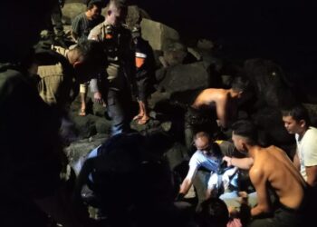 Mako Satpolairud Resta Manado menerima laporan darurat melalui HT dari SPK Polresta Manado mengenai upaya bunuh diri yang terjadi di lokasi jangkar sandar Mega Mall. Dalam situasi yang mendesak ini, dua anggota jaga segera meluncur ke lokasi kejadian, Pada hari Selasa, 24 September 2024.