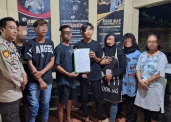 Polsek Wori berhasil menangani kasus pengancaman yang mengganggu ketentraman masyarakat dengan pendekatan problem solving yang inspiratif. Pada Jumat, 28 September 2024, pihak kepolisian menggelar mediasi antara dua pihak yang terlibat dalam sengketa, yang sempat menciptakan ketegangan di lingkungan setempat.