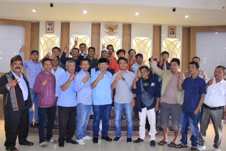 Pengukuhan tim pemenangan Anton-Benny untuk Kecamatan Raya di Auditorium T. Johan Garingging, Siantar, Sabtu (28/9/24).