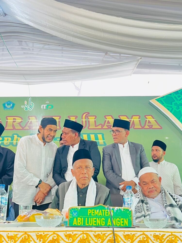 Acara Muzakarah Ulama Se-Aceh Ke-XIII Tahun 2024 M/1446 H digelar di Dayah Bustanul Huda, Gampong Alue Cek Doi, Kec. Julok, Kab. Aceh Timur, Minggu (29/9/2024). Adapun tema yang diusung dalam muzakarah kali ini adalah “Melalui Muzakarah Ulama Kita Tingkatkan Pemahaman Ummat Islam Terhadap Hukum Tauhid, Tasawuf dan Fiqh".