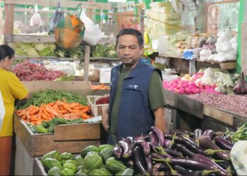 Pastikan ketersediaan dan harga kebutuhan pokok, Pj Wali Kota Sabang Andri Nourman melakukan sidak ke pasar tradisional, Sabtu (7/9/24).