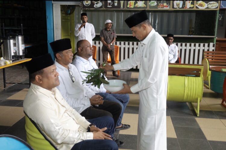 Peresmian posko Relawan Muri di samping Jalan Lintas Nasional Medan-Banda Aceh di Desa Cot Gapu Kecamatan Kota Juang Kabupaten Bireuen. Senin 9/9/2024.