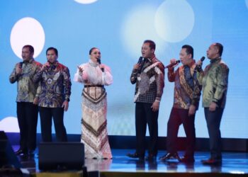 Panglima TNI Jenderal Agus Subiyanto, Kapolri Jenderal Polisi Drs. Listyo Sigit Prabowo, KSAD Jenderal TNI Maruli Simanjuntak, KSAU Tonny Harjono, dan KSAL Muhammad Ali nampak menyumbang dua lagu dalam puncak perayaan Hari Ulang Tahun (HUT) KompasTV ke-13.