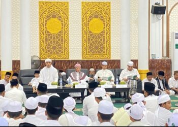 Keluarga Besar LPI Dayah Darul Munawwarah Gampong Kuta Krueng, Kecamatan. Bandar Dua, Kabupaten Pidie Jaya. Gelar Zikir bersama yang dilaksanakan di ruangan Masjid Syaikhuna Abu Kuta Krueng. Minggu (15/09/2024).