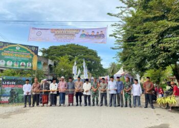 Komunitas Pecinta Islam dan Himpunan Thalabah Muda (KOPI HITAM ACEH) Kabupaten Aceh Utara, menggelar kegiatan Sholawat keliling dalam momentum menyambut 12 Rabiul awal, hari kelahiran sang baginda. Kegiatan ini berlangsung Sabtu pagi, dipusatkan di depan kantor Muspika Paya Bakong, Sabtu,14/09/2024 M (10 Rabiul Awwal 1446 H).