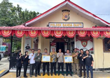 Kapolsek Banda Sakti Iptu. Zul Akbar, mendapatkan dua penghargaan dari Yayasan Advokasi Rakyat Aceh (YARA) atas partisipasi aktif implementasi Qanun Provinsi Nanggroe Aceh Darussalam Nomor 9 Tahun 2008 tentang Pembinaan Kehidupan Adat dan Adat Istiadat dan peran aktif pemberantasan narkotika dan Obat-obatan terlarang di Wilayah Kecamatan Banda Sakti, Kota Lhokseumawe.