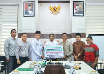 Dana CSR tersebut diserahkan Pimpinan BAS Cabang Sabang Habibie, kepada Ketua Umum Badan Kesejahteraan Masjid (BKM) Marwan, yang turut disaksikan oleh Pj Wali Kota Sabang Andri Nourman, di Ruang Rapat Pulau Klah, Kantor Wali Kota Sabang.