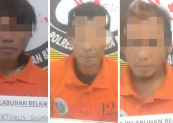 AMANKAN: Tiga pria, tersangka pengguna sabu, diamankan di Mapolres Pelabuhan Belawan, Kamis (26/9/2024), setelah dirimgkus dari Komplek UKA, Kelurahan Terjun, Medan Marelan.(Foto Dok/Polres Belawan)