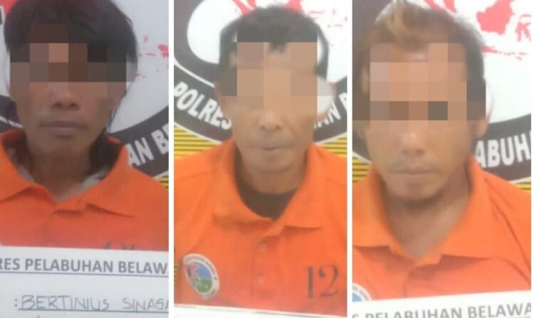 AMANKAN: Tiga pria, tersangka pengguna sabu, diamankan di Mapolres Pelabuhan Belawan, Kamis (26/9/2024), setelah dirimgkus dari Komplek UKA, Kelurahan Terjun, Medan Marelan.(Foto Dok/Polres Belawan)